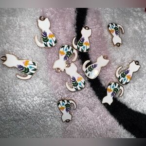 Cat floral white charms 9pc